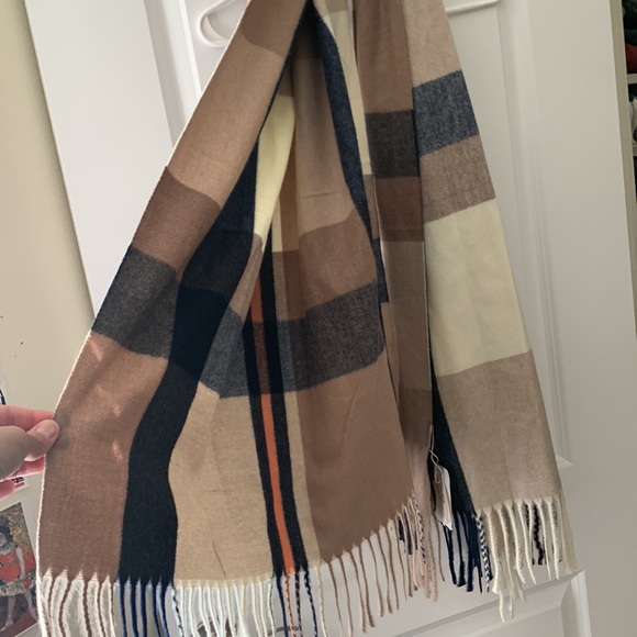 NWT Huge Blanket Scarf - Picture 7 of 7